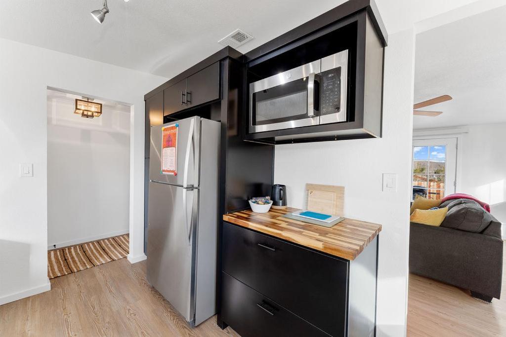 Cozy Stylish Home In The Heart Of Jt Village Джошуа-Три Экстерьер фото